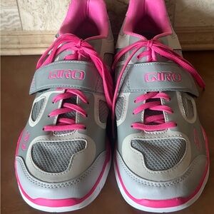 Giro Cycling shoes Women’s 41 - Pink and Gray; pre- worn